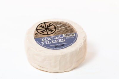 Peça de Tou dels Til·lers, formatge artesà de llet crua de Tros de Sort, formatgeria del Pallars Sobirà